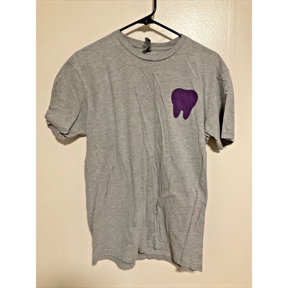 NYU Dentistry Women’s M Gray Graphic T Shirt